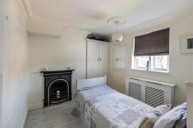 82 Lesbourne Road, Reigate, Surrey, RH2 7JX