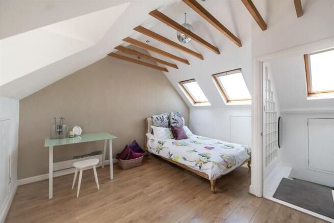 82 Lesbourne Road, Reigate, Surrey, RH2 7JX