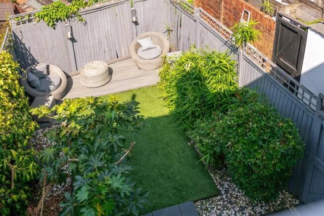 82 Lesbourne Road, Reigate, Surrey, RH2 7JX