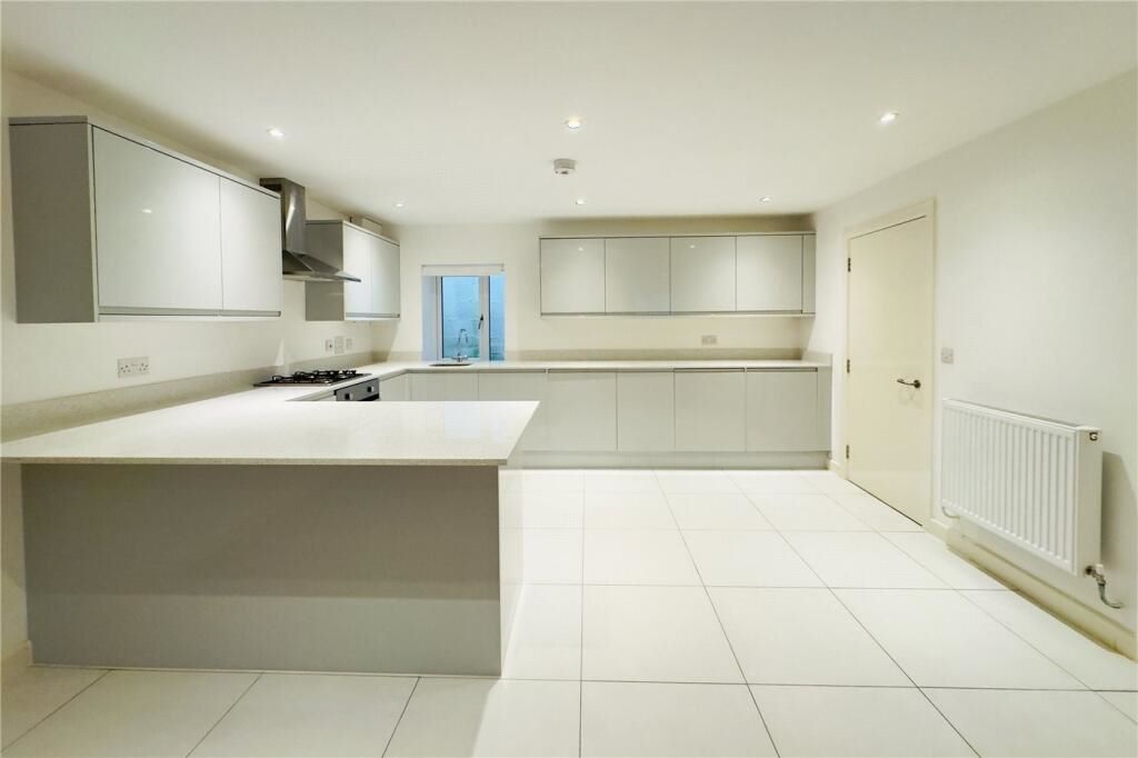 Flat 2 Oak End Court, 34 Oak End Way, Gerrards Cross, Buckinghamshire, SL9 8BR