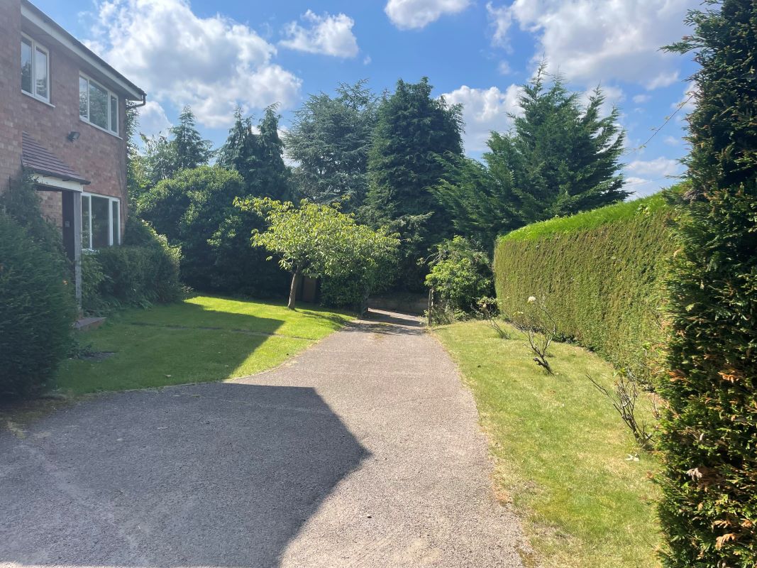 Highbank, 1 Skinners Lane, Wroxham, Norwich, Norfolk, NR12 8SJ