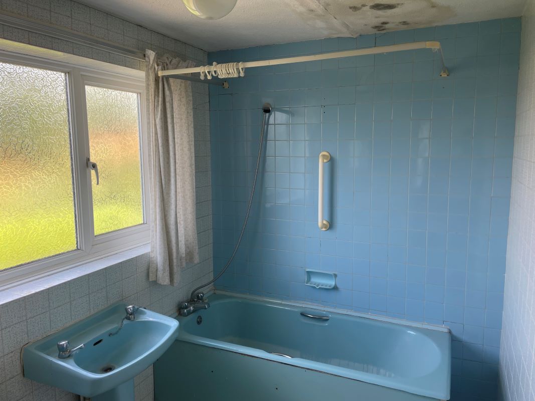 Highbank, 1 Skinners Lane, Wroxham, Norwich, Norfolk, NR12 8SJ