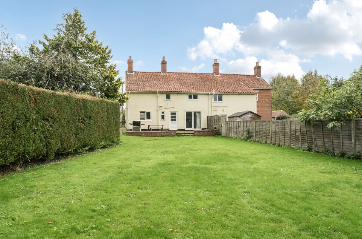 Dunbrewin, The Street, Flordon, Norwich, Norfolk, NR15 1RN