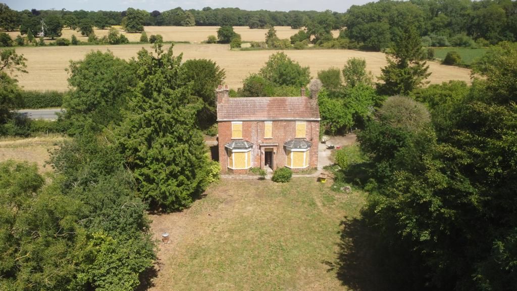 Property for Auction in Lincolnshire - Elm Croft, Brigg Road, Scawby, Brigg, South Humberside, DN20 9AB