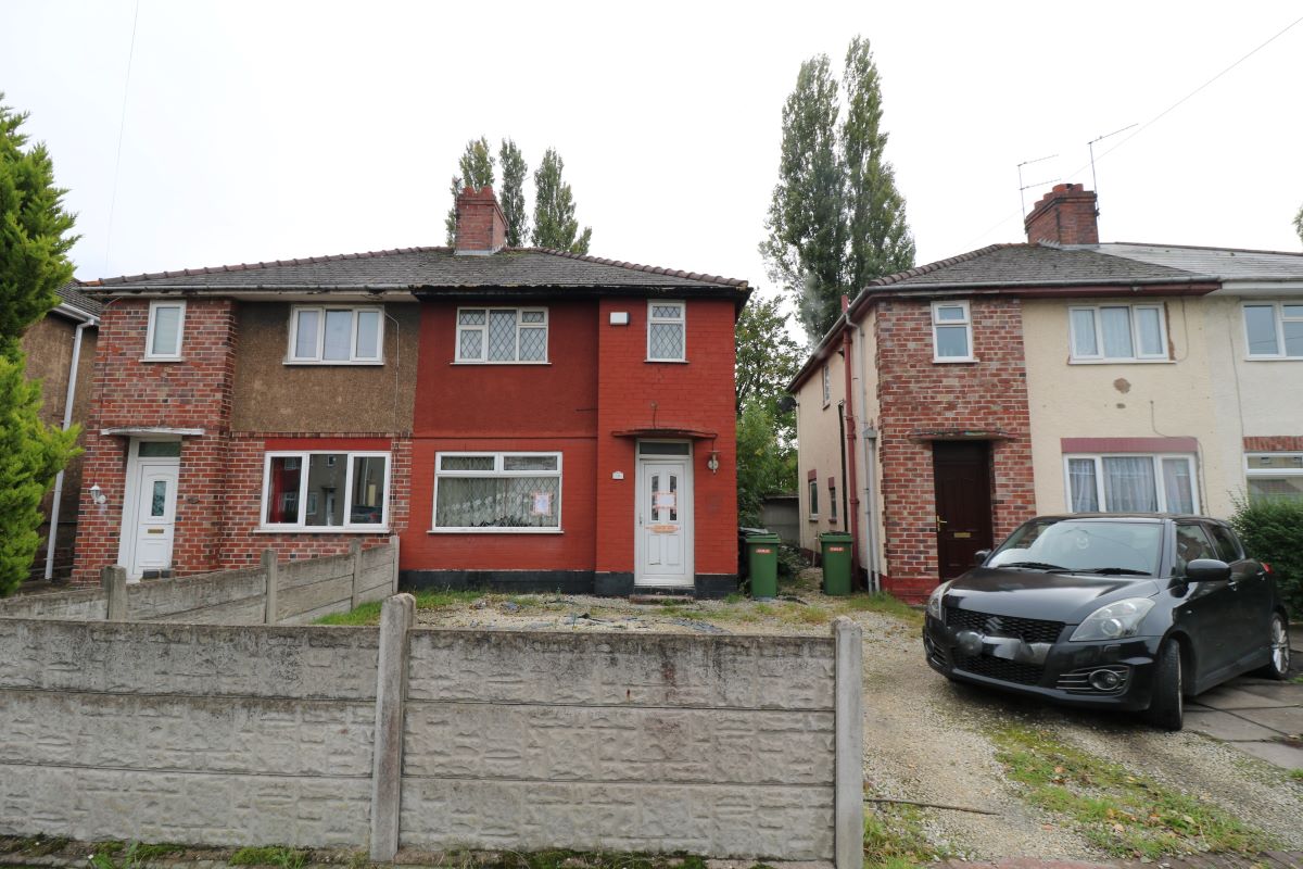 Property for Auction in Birmingham - 10 Crathorne Avenue, Wolverhampton, West Midlands, WV10 6BT