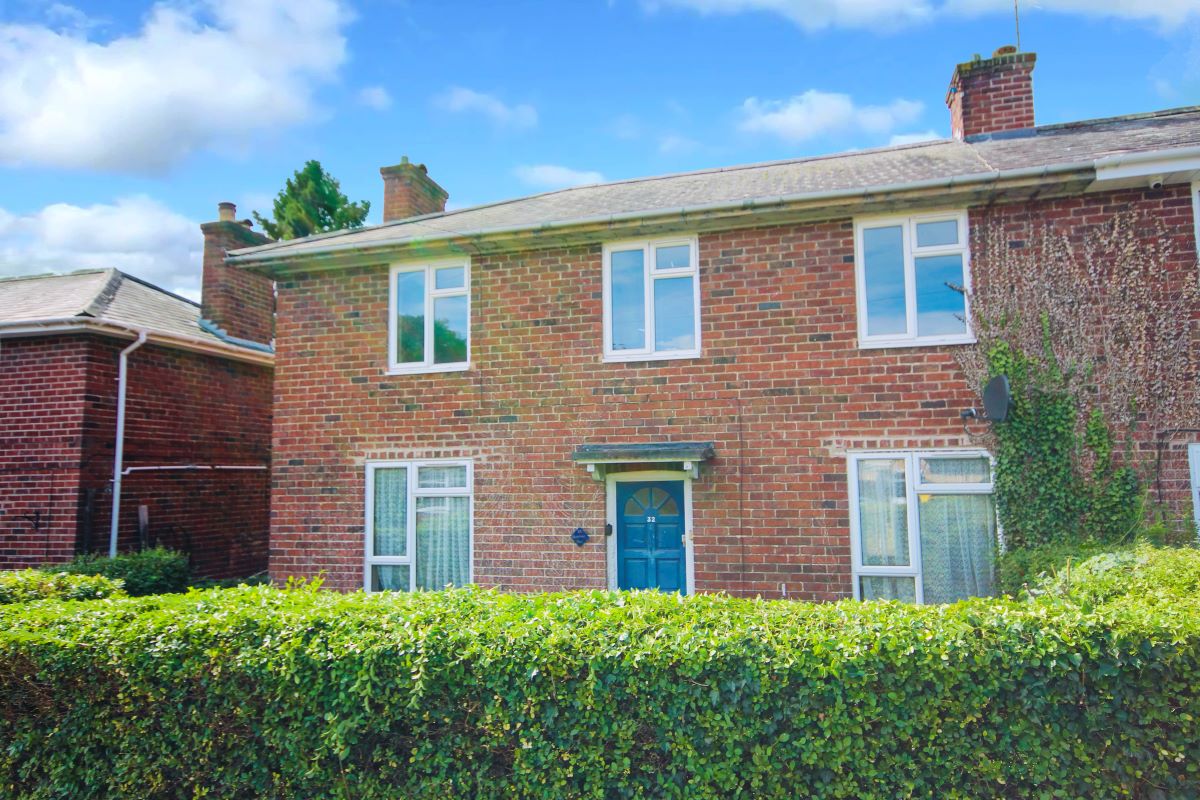 Property for Auction in South Yorkshire - 32 Chestnut Avenue, Wrexham, Clwyd, LL12 7HS