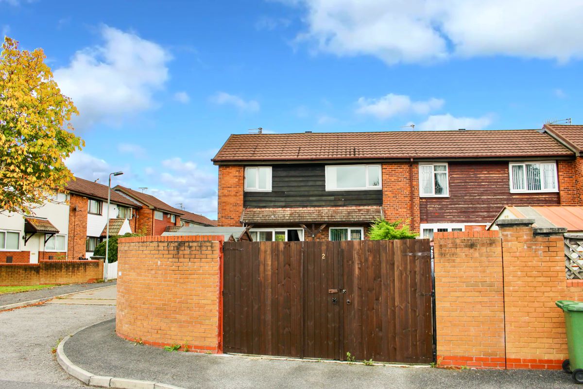 Property for Auction in South Yorkshire - 2 Hampstead Court, Winsford, Cheshire, CW7 2YP