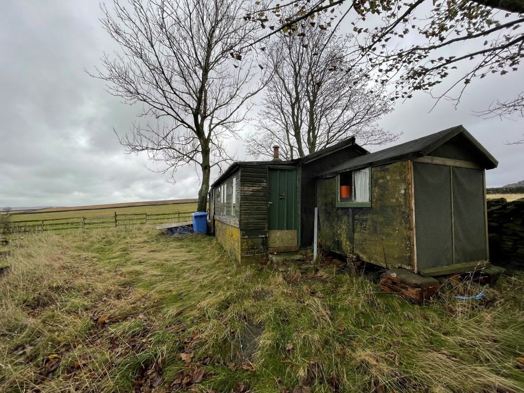 Property for Auction in South Yorkshire - Chalet 1 Overstones Farm, Hope Valley, Derbyshire, S32 1BR
