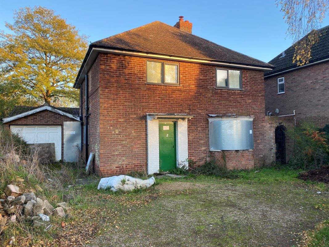 Property for Auction in East Anglia - 128 Cambridge Road Barton, Cambridge, Cambridgeshire, CB23 7AR