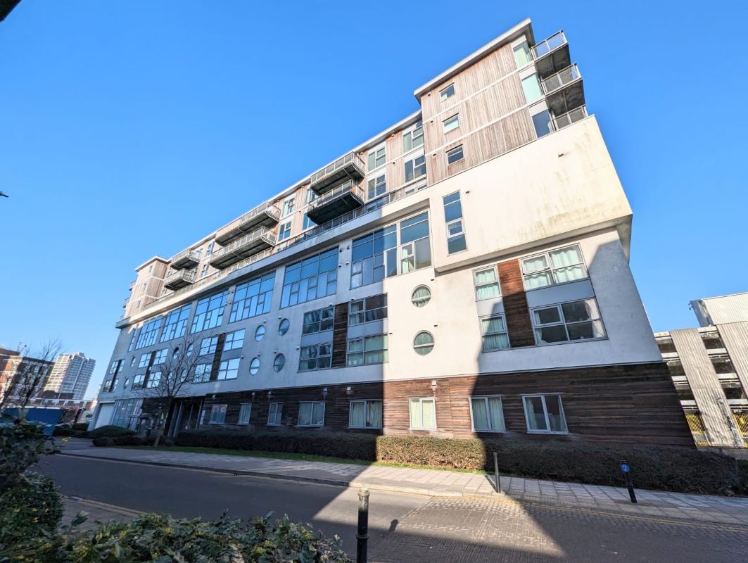 Property for Auction in South West - 112 Paramount Beckhampton Street, Swindon, Wiltshire, SN1 2SE