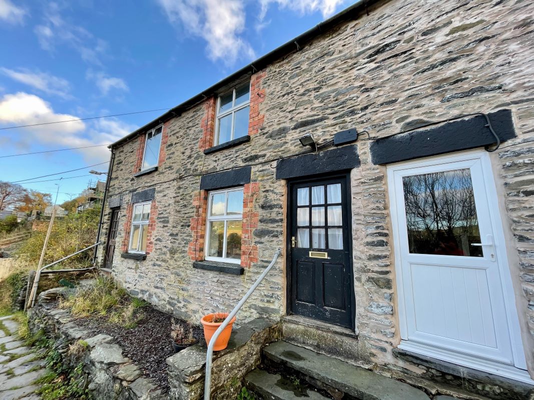 Property for Auction in Wales - 2 Cambrian Terrace, Corwen, Clwyd, LL21 0EB