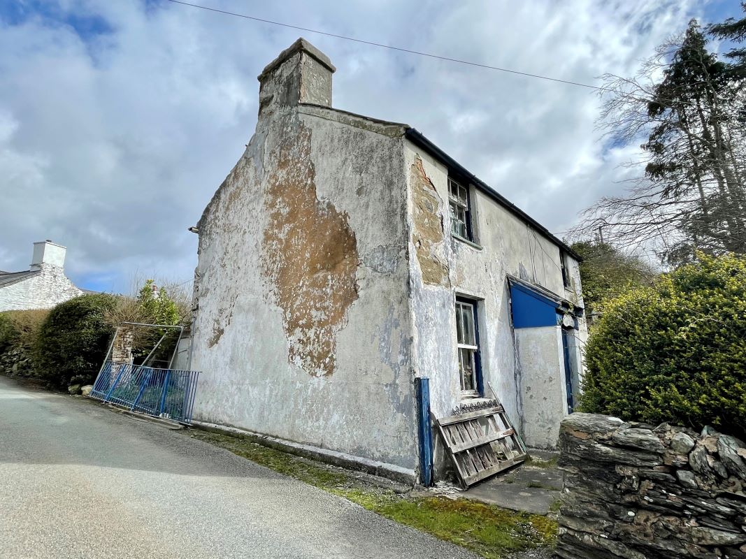 Property for Auction in Wales - Bron Heulog, Capel Garmon, Llanrwst, Gwynedd, LL26 0RW