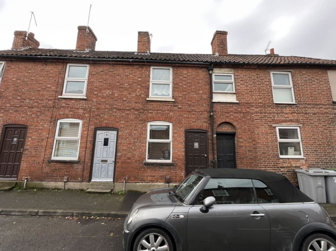 Property for Auction in Nottinghamshire & Derby - 2 Albion Street, Newark, Nottinghamshire, NG24 4BL