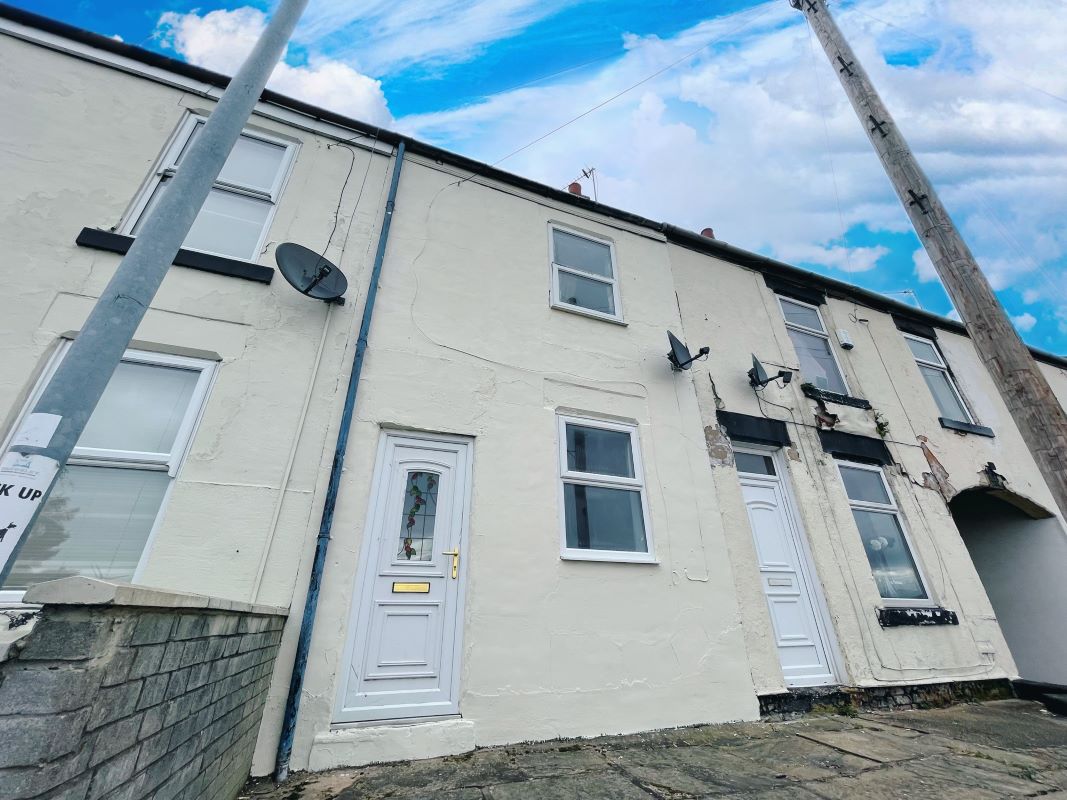 Property for Auction in South Yorkshire - Cemetery Road, Bolton-upon-Dearne, Rotherham, South Yorkshire, S63 8LS