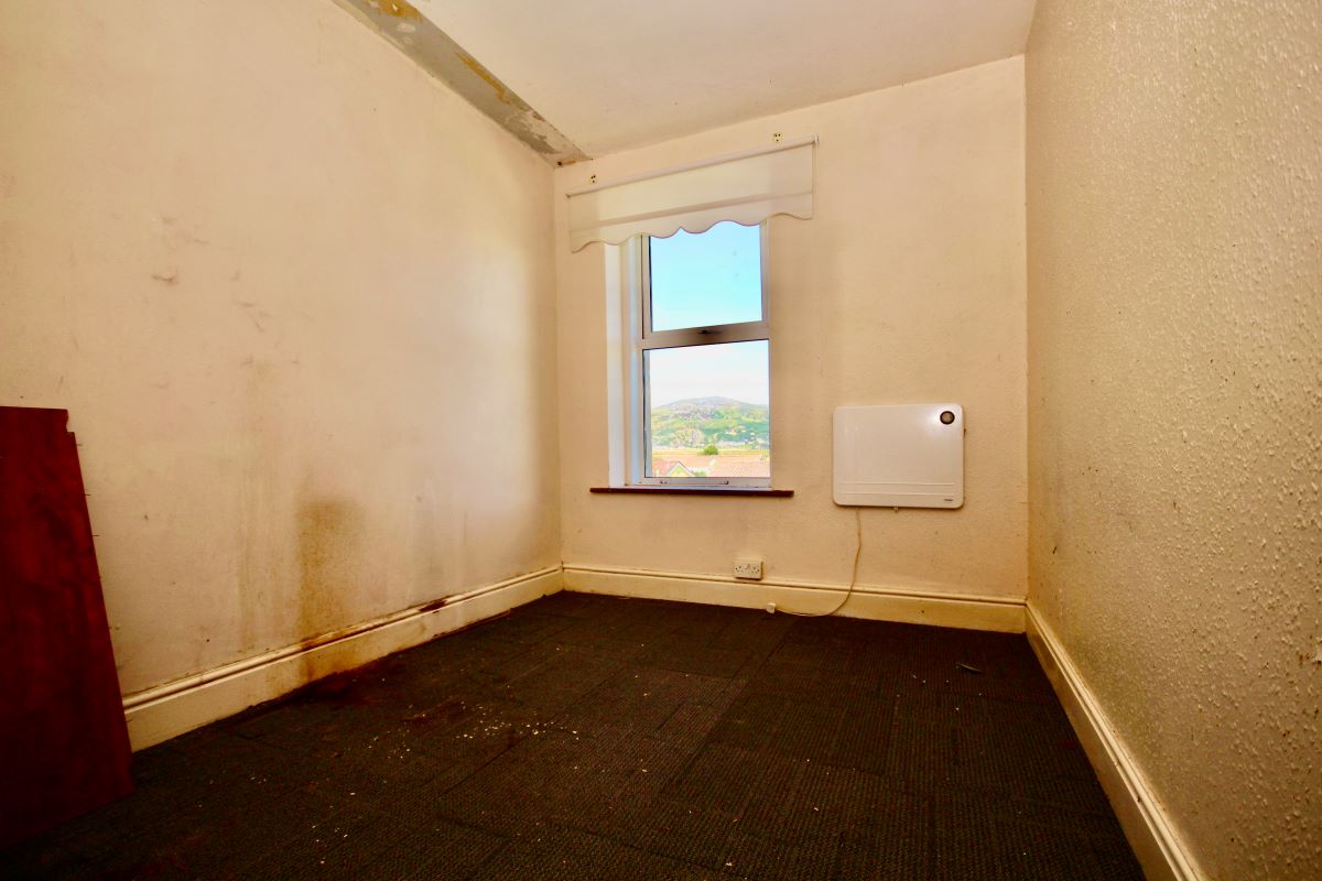 Fairbourne, Gwynedd, LL38 2AZ - Online Auctions