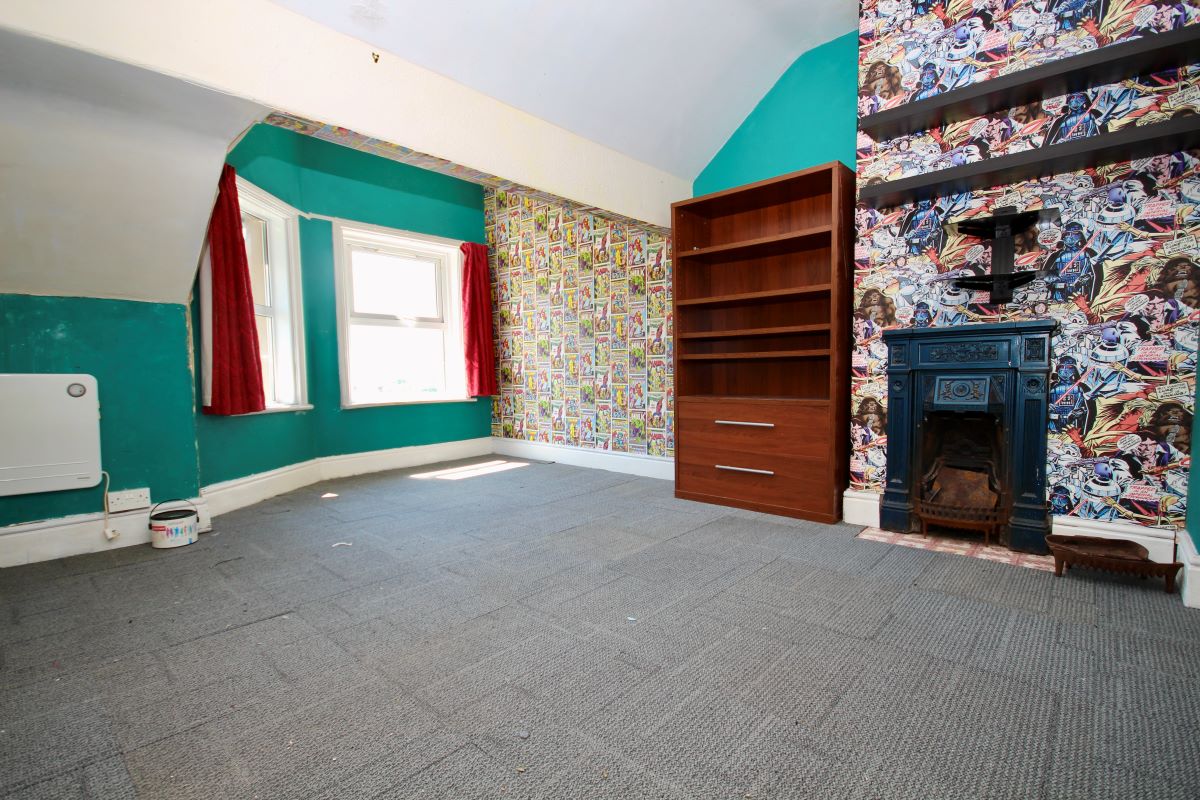 Fairbourne, Gwynedd, LL38 2AZ - Online Auctions