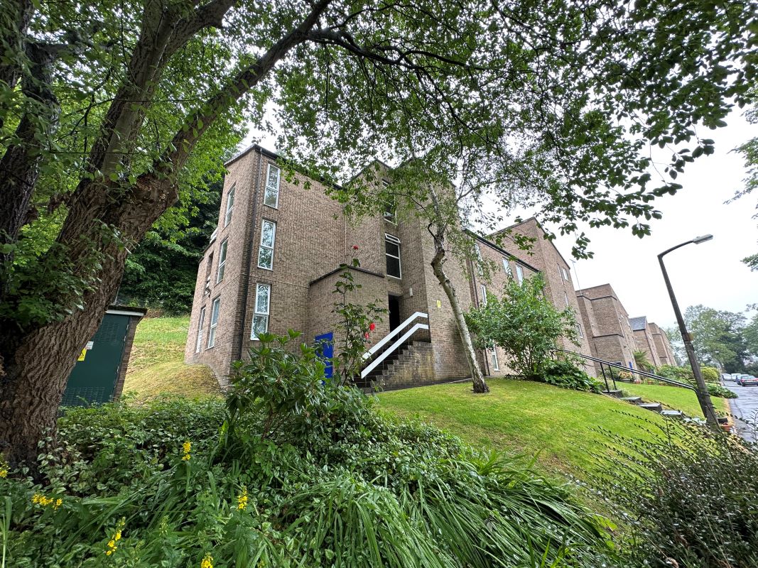 Property for Auction in South Yorkshire - 31 Frizley Gardens, Bradford, West Yorkshire, BD9 4LY