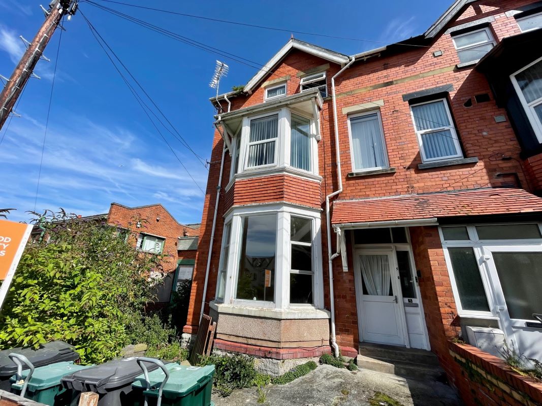 Property for Auction in Wales - Flat 1 5 York Road, Colwyn Bay, Clwyd, LL29 7ED