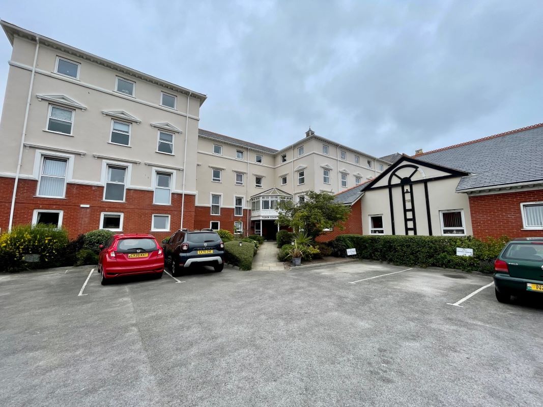Property for Auction in Wales - Apartment 13 Tudor Court, Apartment 13 Tudor Court, Llandudno, Gwynedd, LL30 1BU