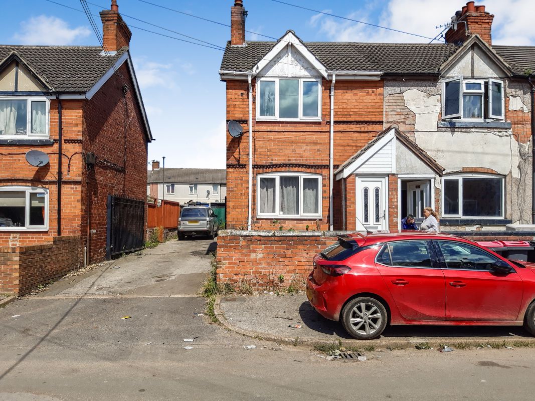 Property for Auction in Lincolnshire - 34 Leicester Road, Dinnington, Sheffield, South Yorkshire, S25 2PX