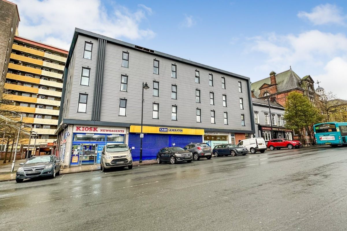 Property for Auction in Lincolnshire - 17 Micklegate House, Horsefair, Pontefract, West Yorkshire, WF8 1PD