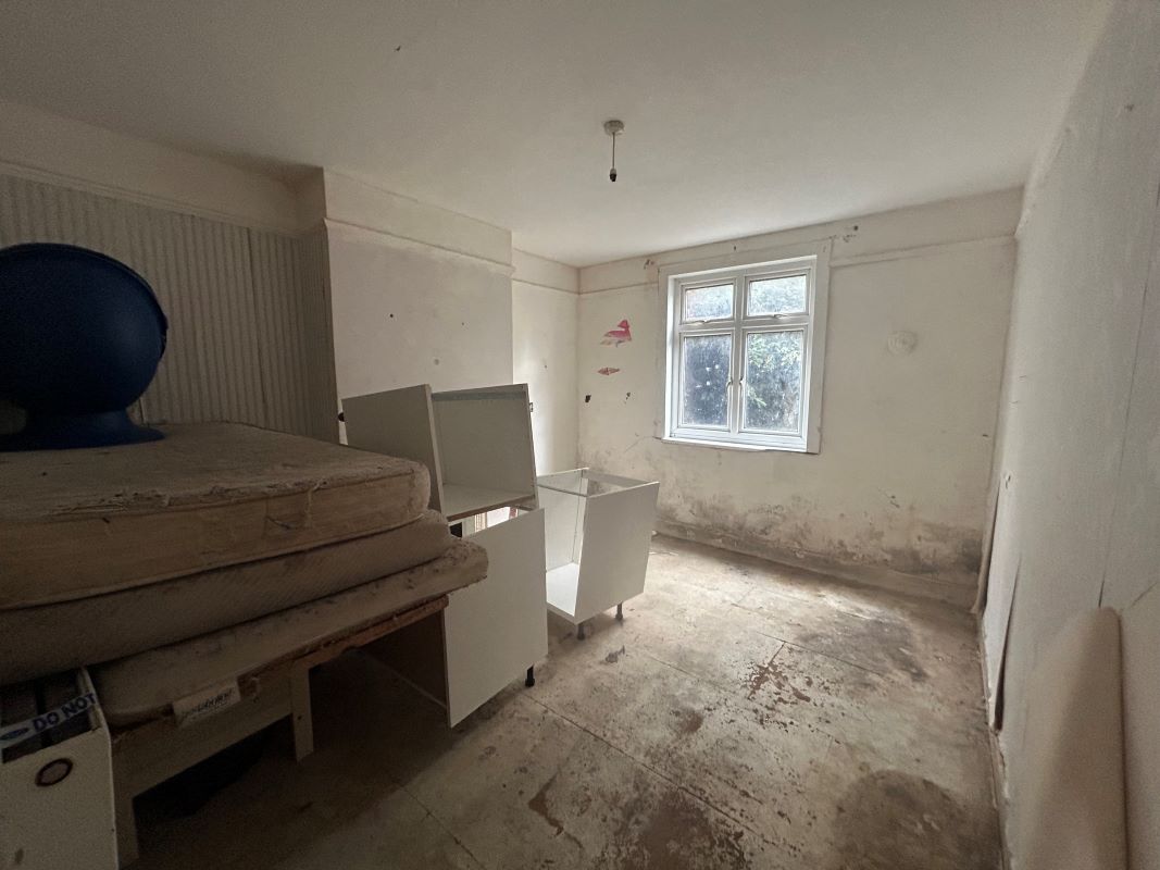 Property for Auction in Essex - 371 Luton Road, Chatham, Kent, ME4 5BH
