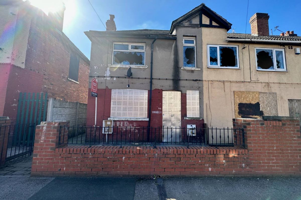 Property for Auction in Lincolnshire - 24 Princes Crescent, Edlington, Doncaster, South Yorkshire, DN12 1BB