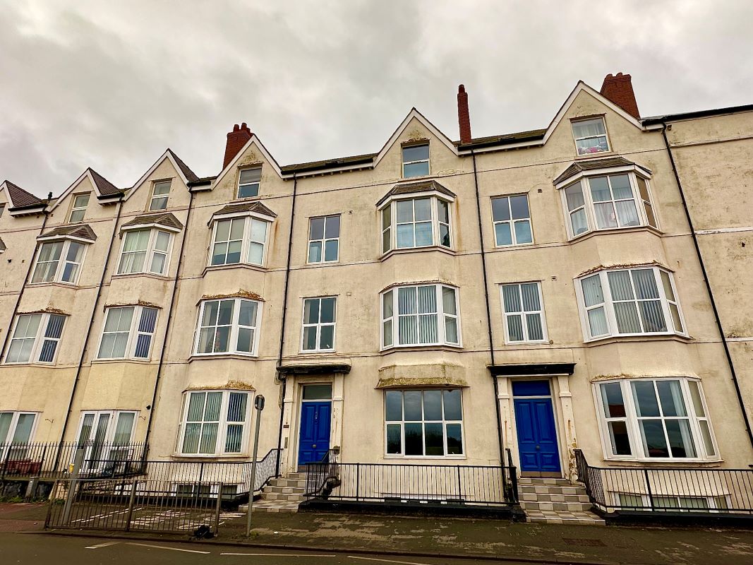 Property for Auction in Wales - Flat 4 48-49 West Parade, Rhyl, Clwyd, LL18 1HH