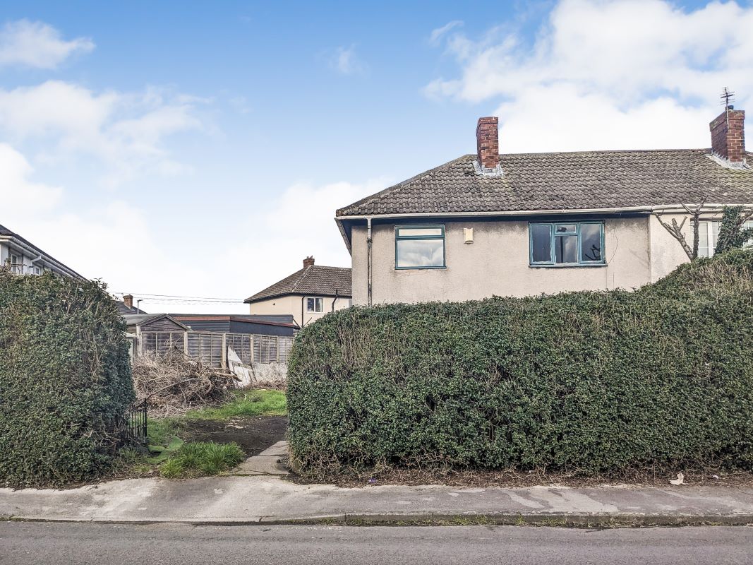 Property for Auction in Lincolnshire - 92 Newstead View Fitzwilliam, Pontefract, West Yorkshire, WF9 5DW