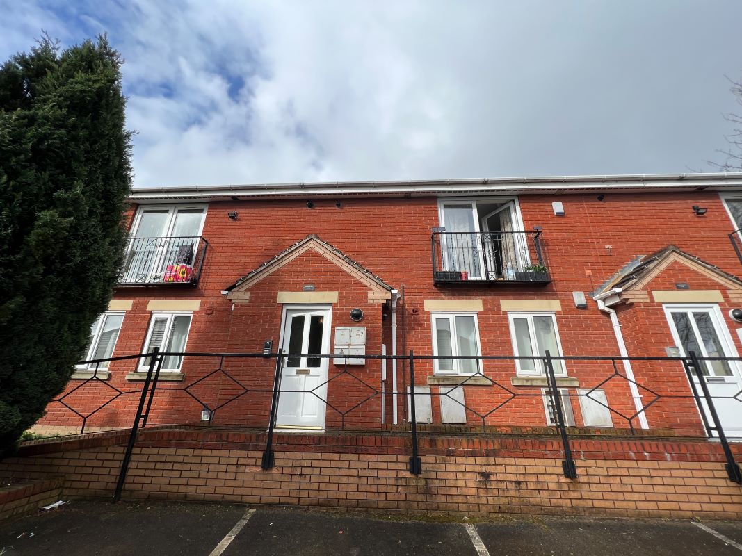 Property for Auction in South Yorkshire - 8 Rockingham Court Belgrave Road, Barnsley, South Yorkshire, S71 1HL