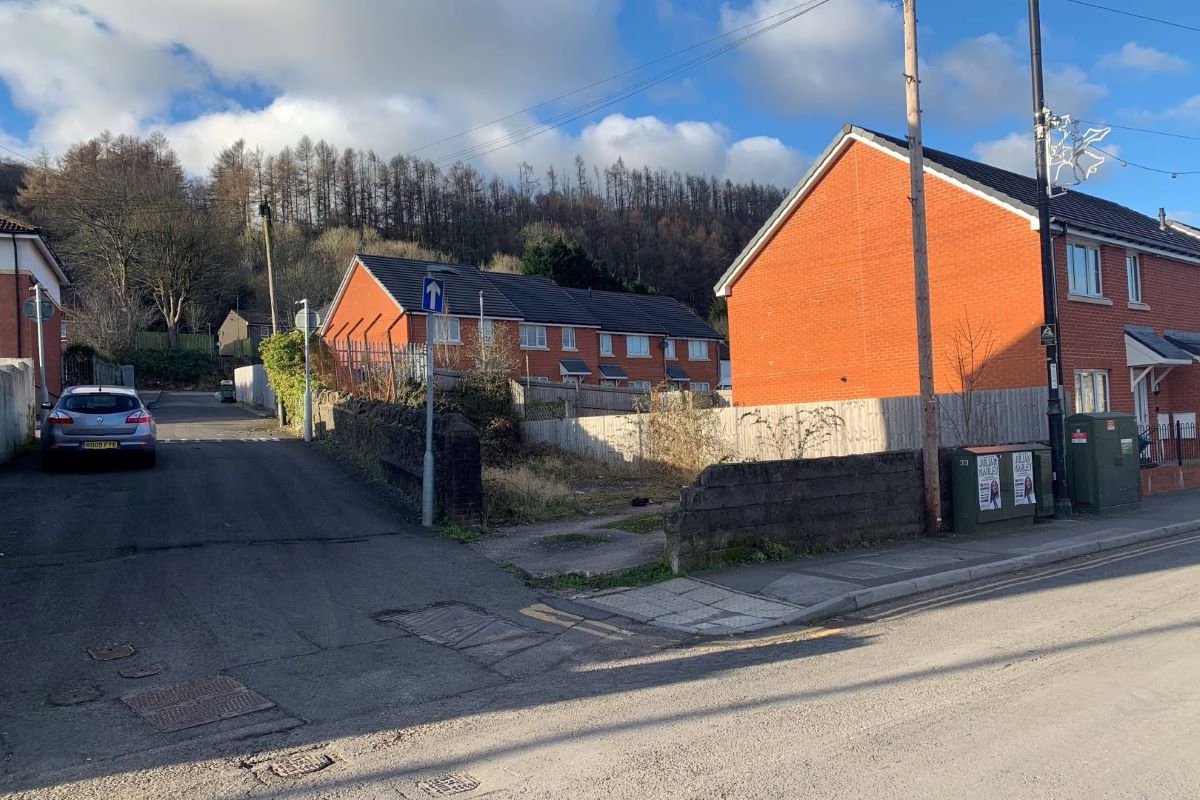 Land off 17 De-Winton Terrace Llanbradach, Caerphilly, Mid Glamorgan