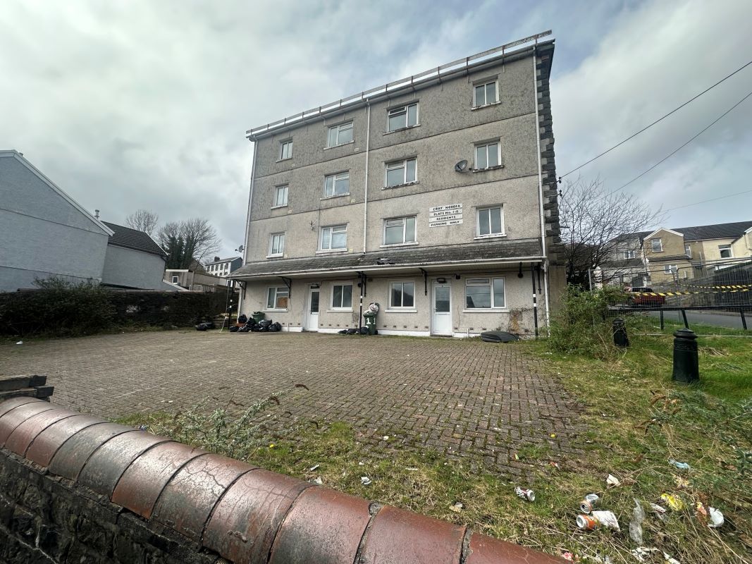 Property for Auction in Wales - 4 Cwrt Noddfa Godreaman Street, Aberdare, Mid Glamorgan, CF44 6DJ