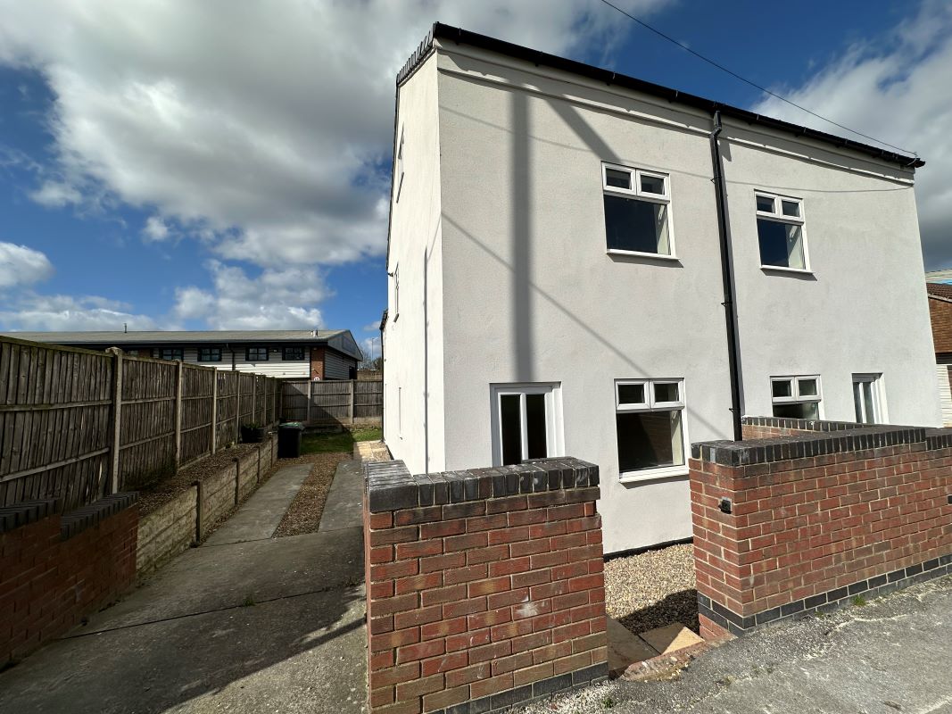 Property for Auction in Nottinghamshire & Derby - Kirkby Folly Road, Sutton-In-Ashfield, Nottinghamshire, NG17 5HN