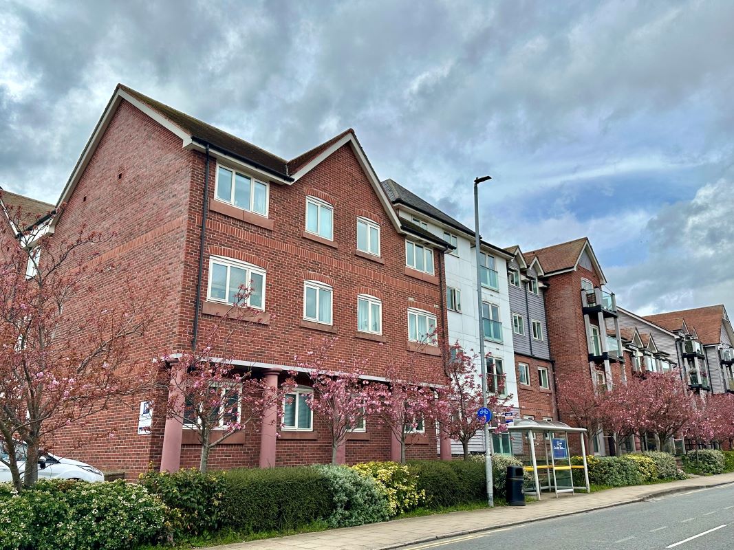 Property for Auction in Cheshire, Staffordshire & Shropshire - 45 the Wharf New Crane Street, Chester, Cheshire, CH1 4HZ