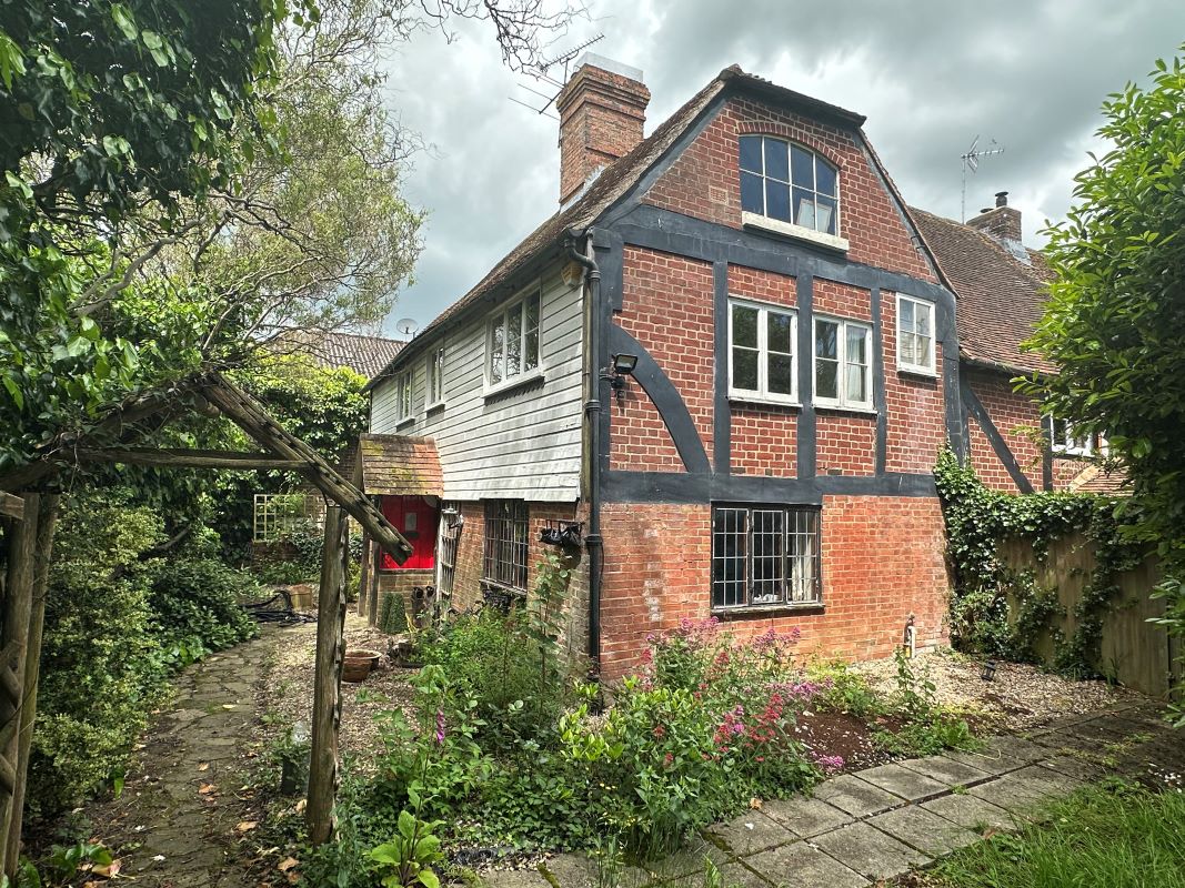 Property for Auction in National - Marley House, Headcorn Road, Smarden, Ashford, Kent, TN27 8PJ