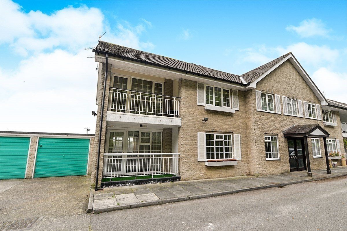 Property for Auction in North East - 38 Queen Margarets Road, Scarborough, North Yorkshire, YO11 2SA