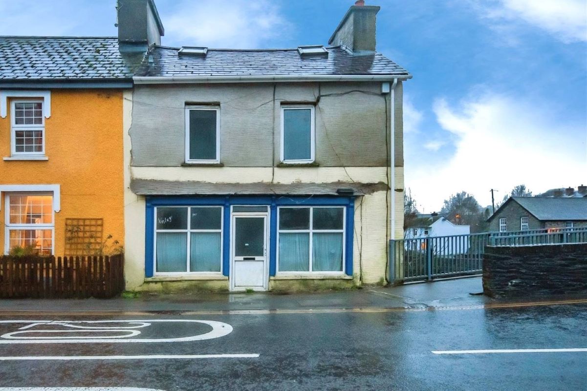 Property for Auction in South Yorkshire - Hatville Bridge Street, Newcastle Emlyn, Dyfed, SA38 9DU