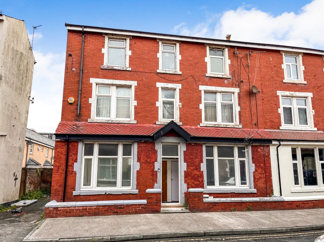 Property for Auction in South Yorkshire - Flat 3 8 St. Bedes Avenue, Blackpool, Lancashire, FY4 1AQ