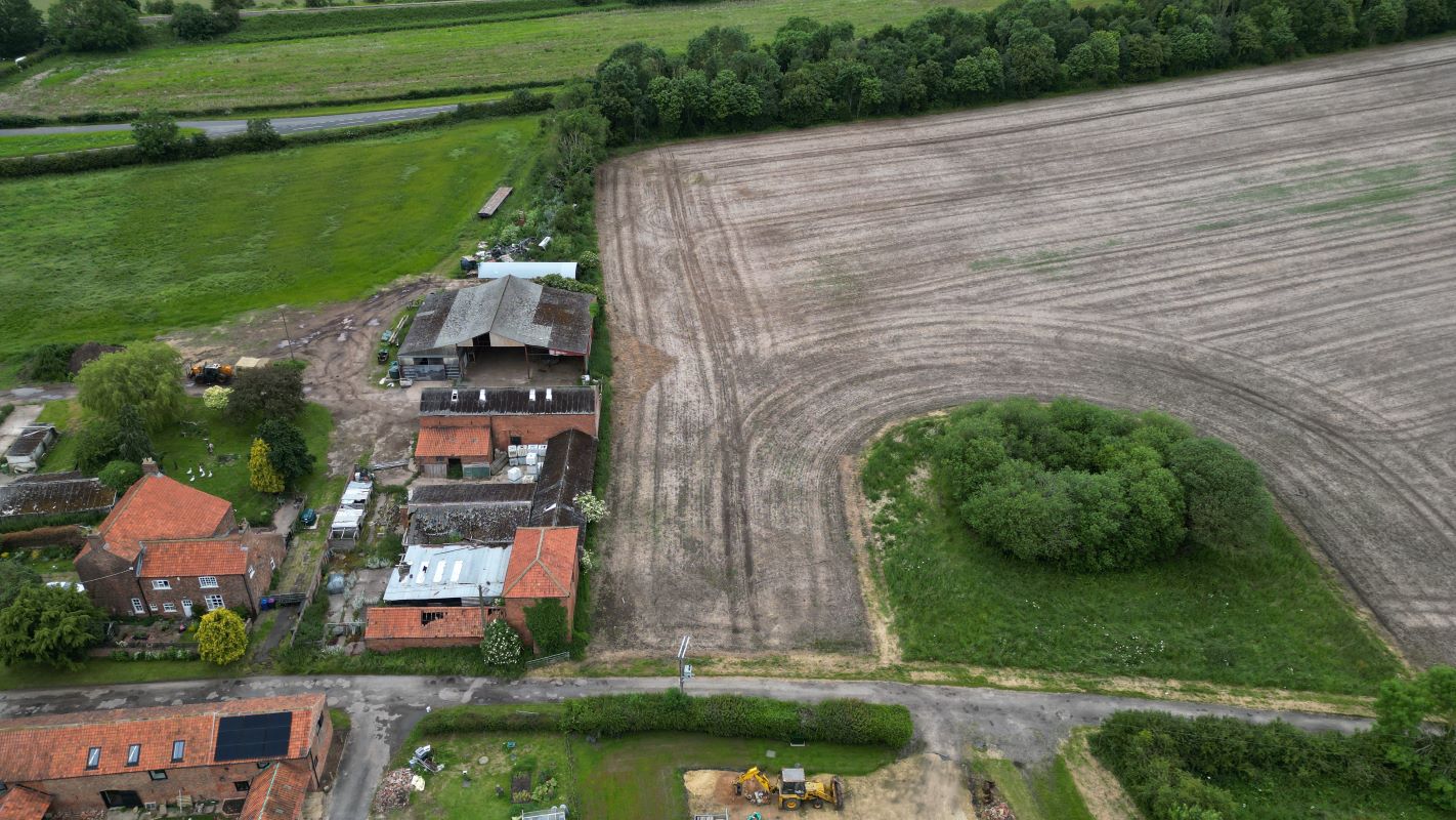 Property for Auction in Lincolnshire - Wharton Hall Farm Barns Thonock Road, Gainsborough, Lincolnshire, DN21 3NP