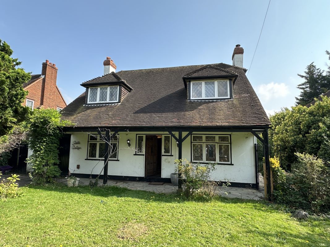 Property for Auction in Kent - 65 Norden Road, Maidenhead, Berkshire, SL6 4AZ