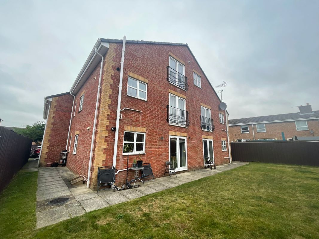 Property for Auction in South Yorkshire - 2 Hampton Court Darfield, Barnsley, South Yorkshire, S73 9QS