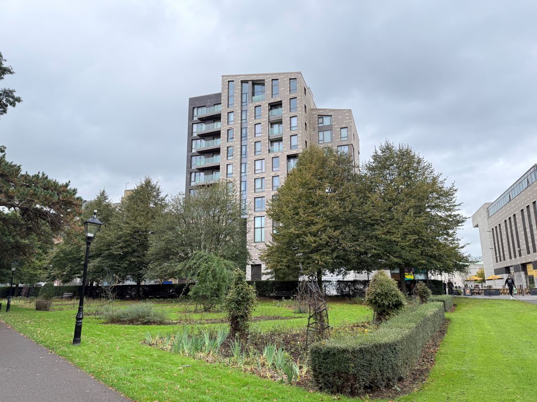 Property for Auction in Sussex & Hampshire - Flat 23 Guildhall Apartments, 10 Park Walk, Southampton, Hampshire, SO14 7BL