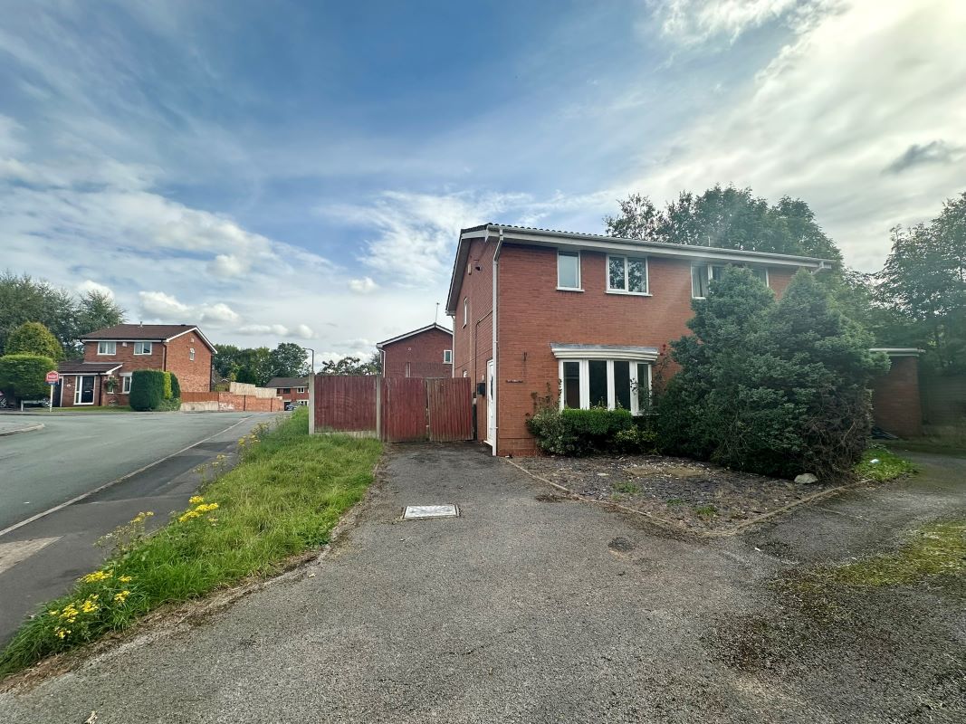 Property for Auction in Cheshire, Staffordshire & Shropshire - 54 Carisbrooke Drive, Stafford, Staffordshire, ST17 9JY