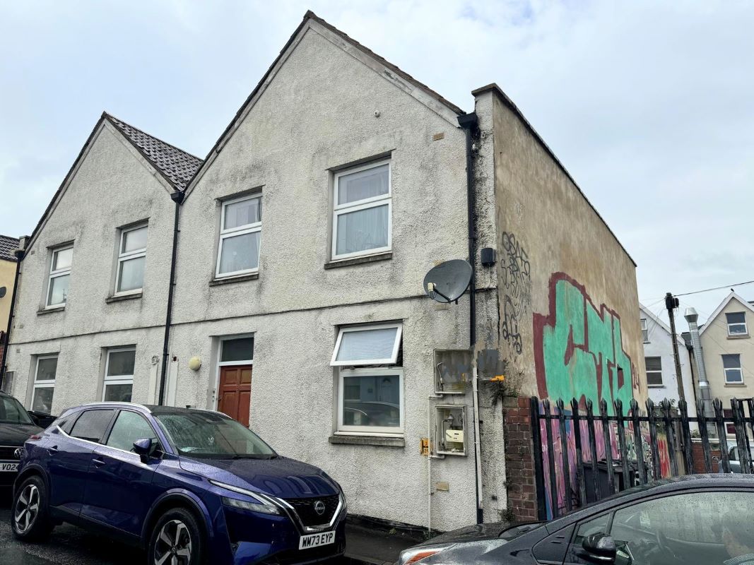 Property for Auction in South West - Flat 3, 8 Chester Street, Bristol, Avon, BS5 6HZ