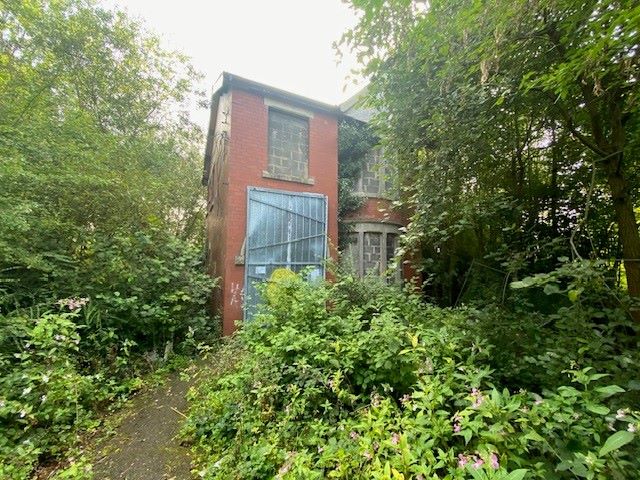 Property for Auction in North West - 157 Longmeanygate Midge Hall, Leyland, Lancashire, PR26 7TB