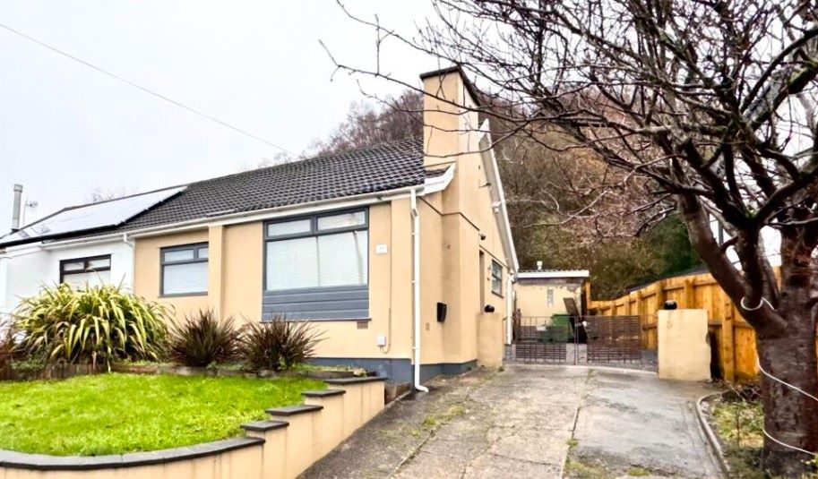 Property for Auction in Wales - 11 Conway Drive Cwmbach, Aberdare, Mid Glamorgan, CF44 0LL