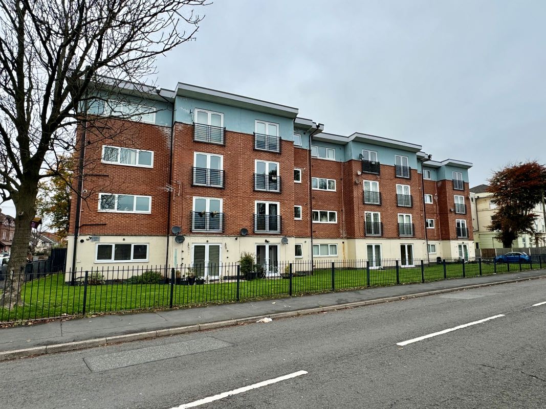 Property for Auction in Cheshire, Staffordshire & Shropshire - Flat 16 Royal Court, Birkenhead, Merseyside, CH42 1NF