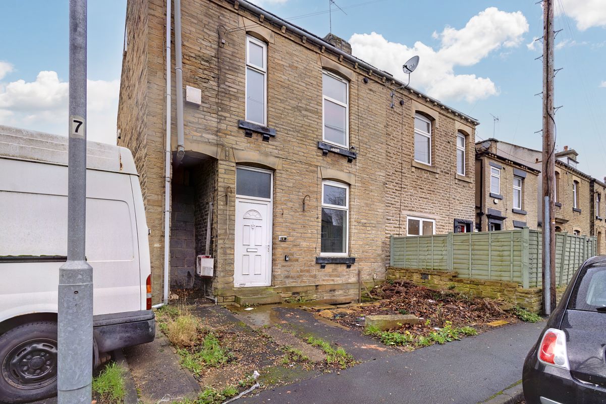 Property for Auction in Lincolnshire - 19 St. John Street, Brighouse, West Yorkshire, HD6 1HN