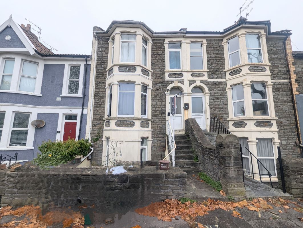 Property for Auction in South West - Basement Flat 141 Staple Hill Road, Bristol, Avon, BS16 5AG