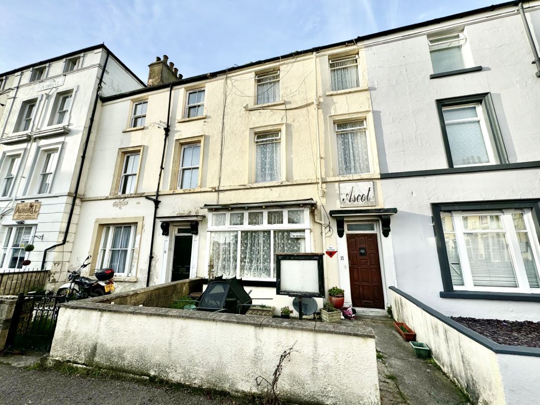 Property for Auction in North East - 11 West Square, Scarborough, North Yorkshire, YO11 1TW